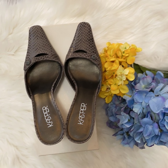 NEW! Gray Kitten Heel Snakeskin Mules Size 6 - Picture 2 of 4